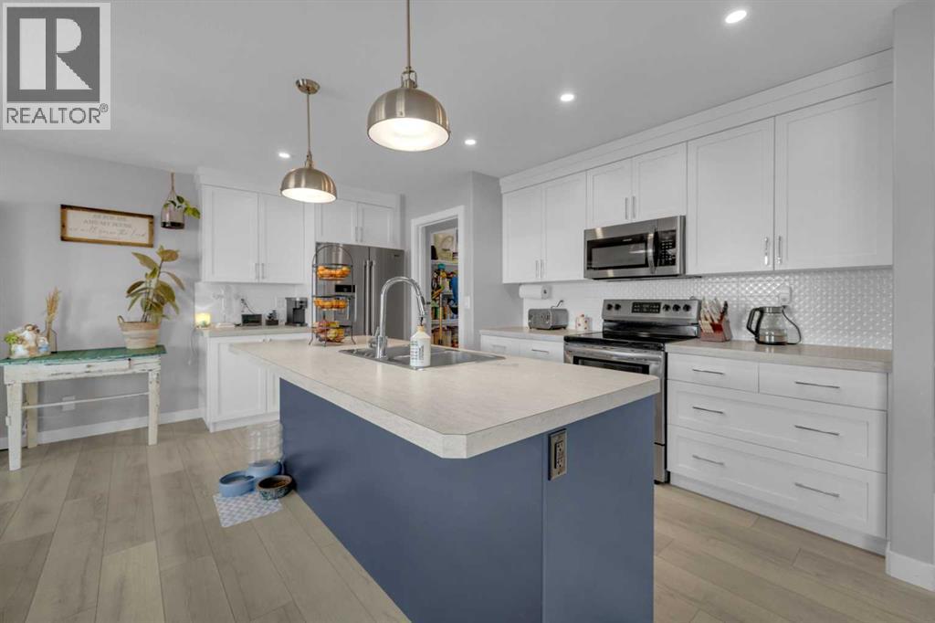 204 Augustus Way, Penhold, Alberta  T0M 1R0 - Photo 6 - A2284054