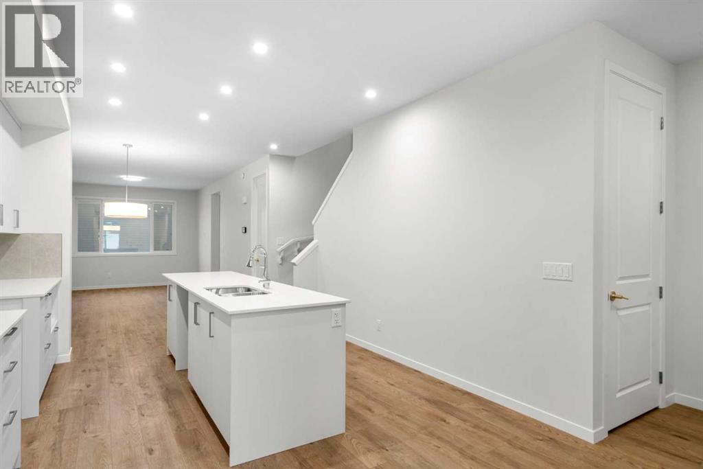 107 Royston Way Nw, Calgary, Alberta  T3L 0M4 - Photo 4 - A2277807