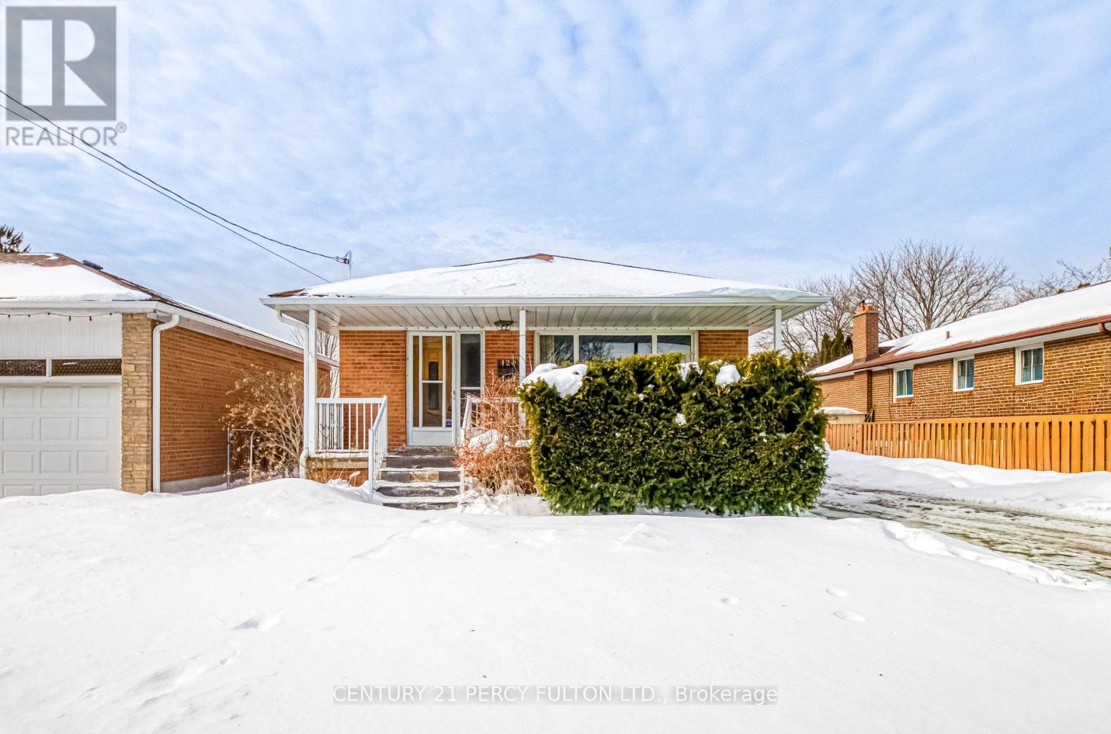 120 POPLAR ROAD, Toronto, Ontario
