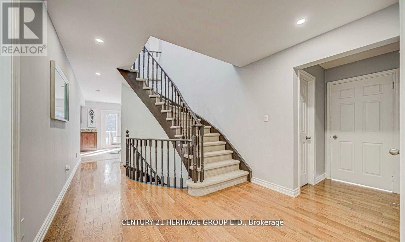 Main - 27 Hammond Drive, Aurora, Ontario  L4G 2T8 - Photo 3 - N12782800