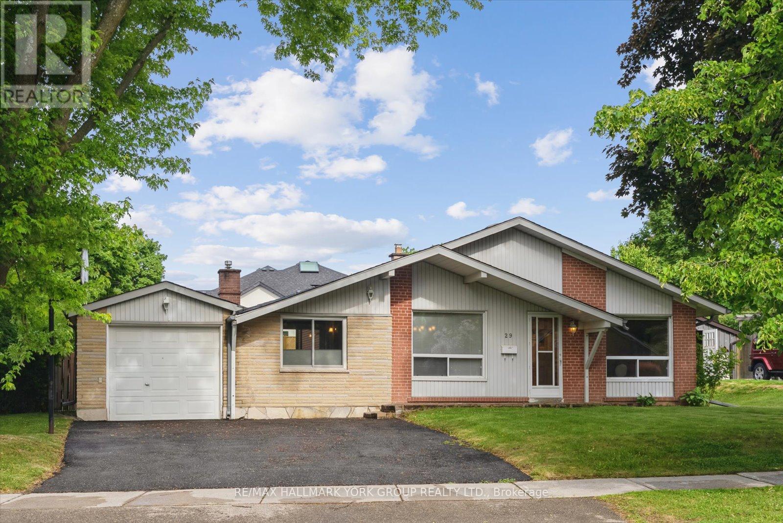 29 Seaton Drive, Aurora, Ontario  L4G 2J9 - Photo 3 - N12782866