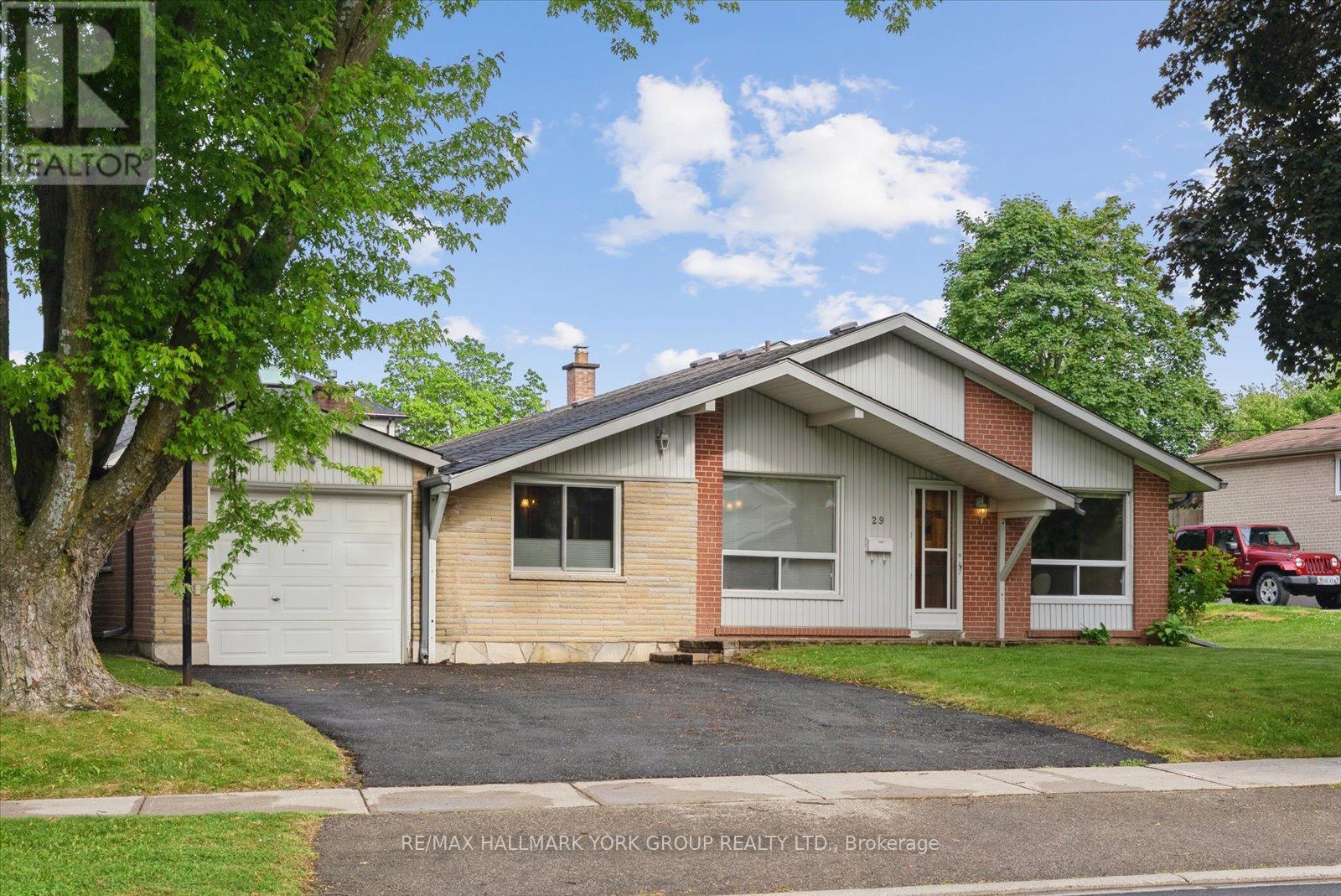 29 Seaton Drive, Aurora, Ontario  L4G 2J9 - Photo 5 - N12782866