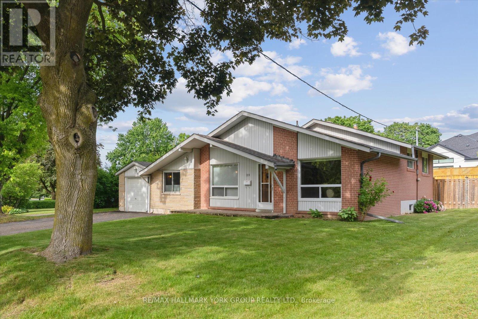 29 Seaton Drive, Aurora, Ontario  L4G 2J9 - Photo 6 - N12782866