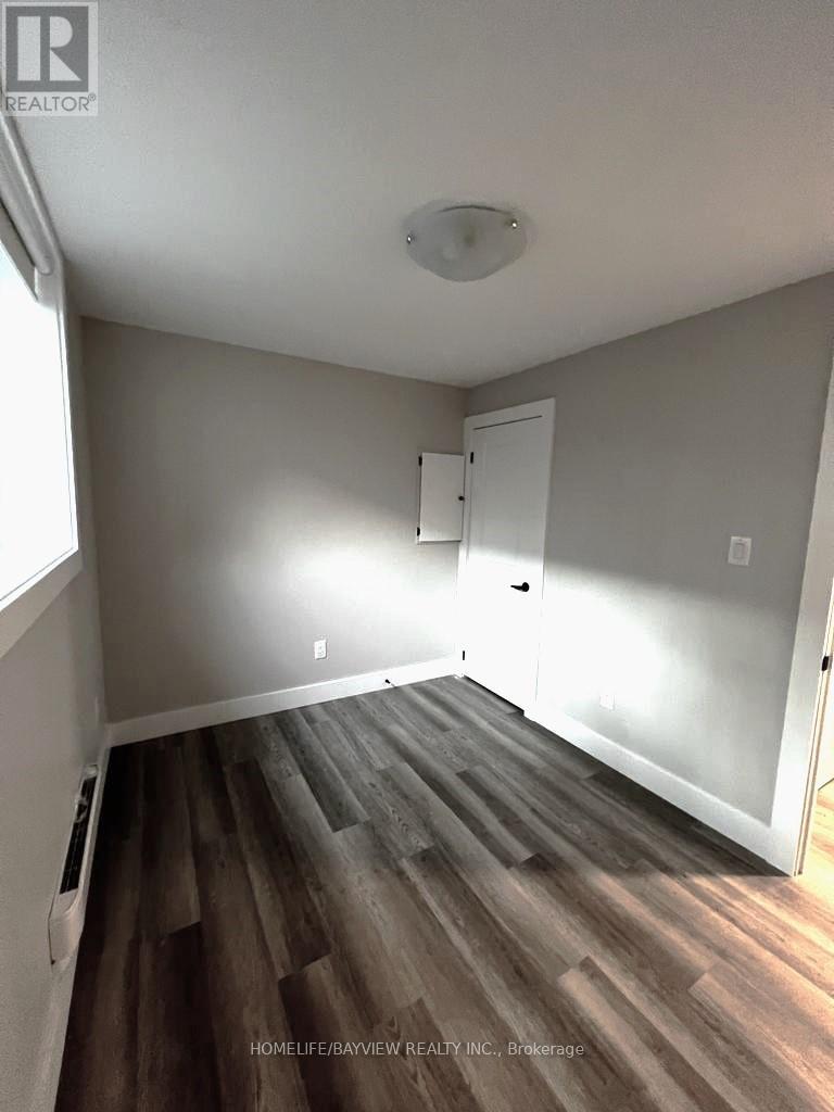 Garden Suite - 162 Penetanguishene Road, Barrie, Ontario  L4M 7C3 - Photo 5 - S12782746