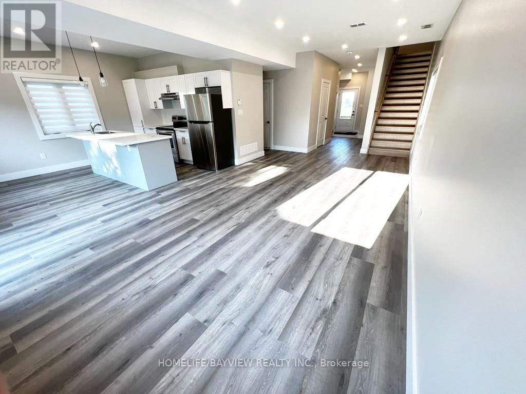 Main & 2nd - 164 Penetanguishene Road, Barrie (Grove East), Ontario  L4M 7C3 - Photo 3 - S12782758