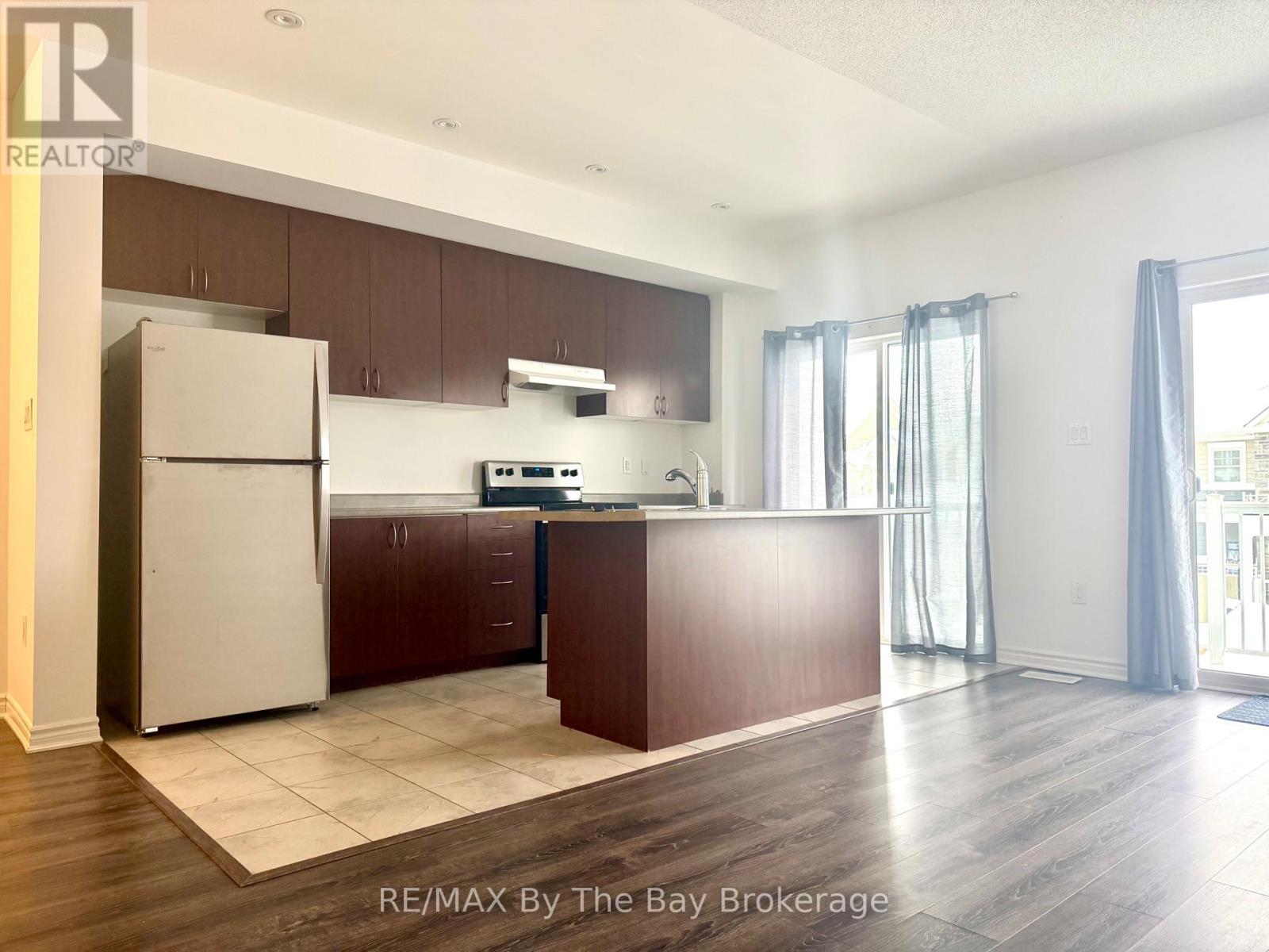 20 Hills Thistle Drive, Wasaga Beach, Ontario L9Z 0J3 - Photo 4 - S12782990