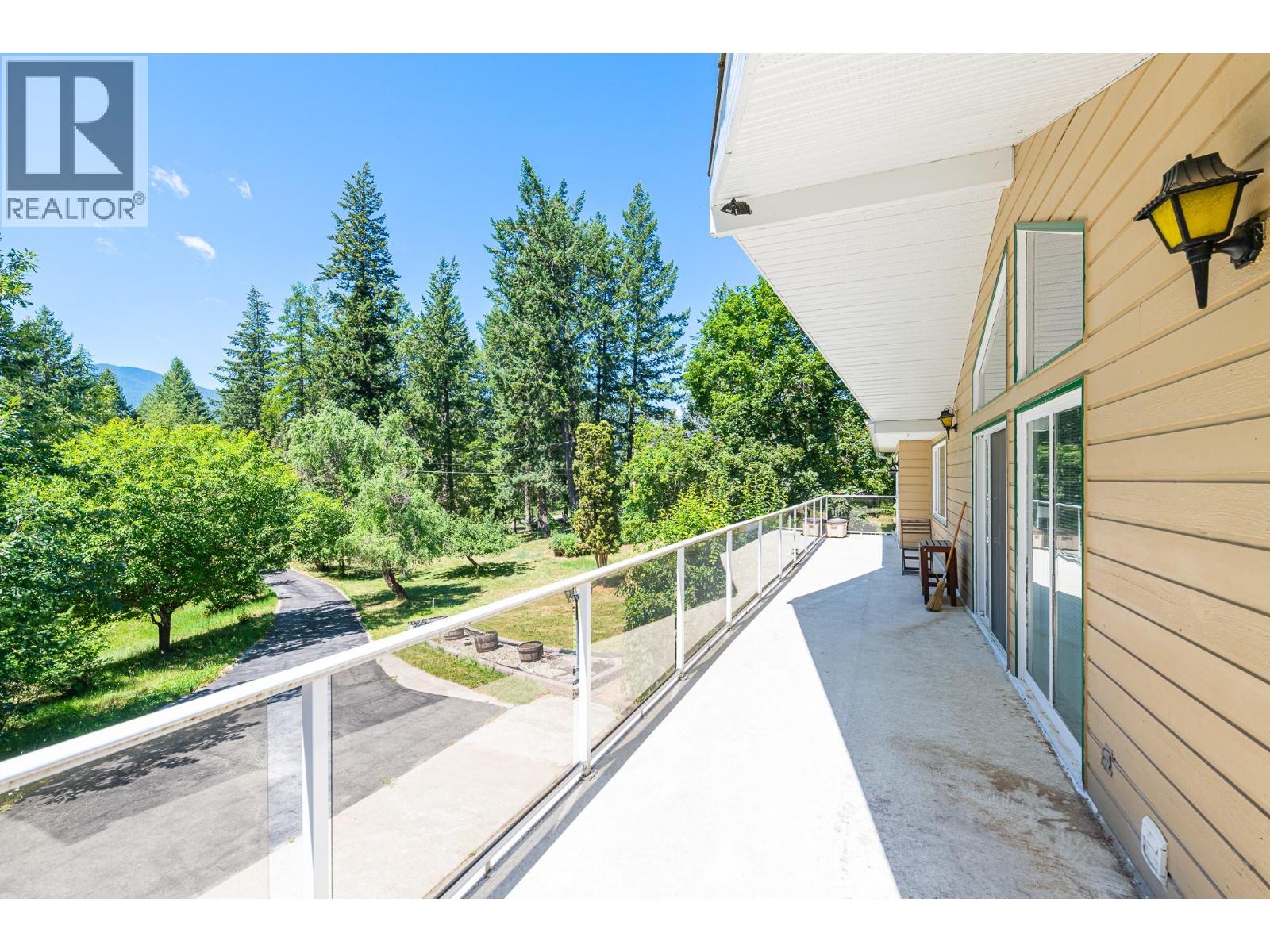 1270 Fox Tree Road, Lister, British Columbia  V0B 1G2 - Photo 5 - 10375605