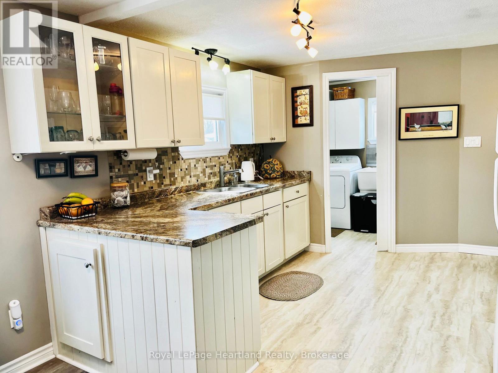 12 Velma Street, Strathroy-Caradoc, Ontario  N7G 3L3 - Photo 8 - X12783092