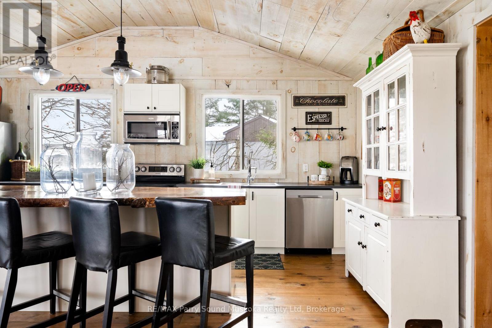 18 Inverlochy Road, Carling, Ontario  P0G 1G0 - Photo 10 - X12783156