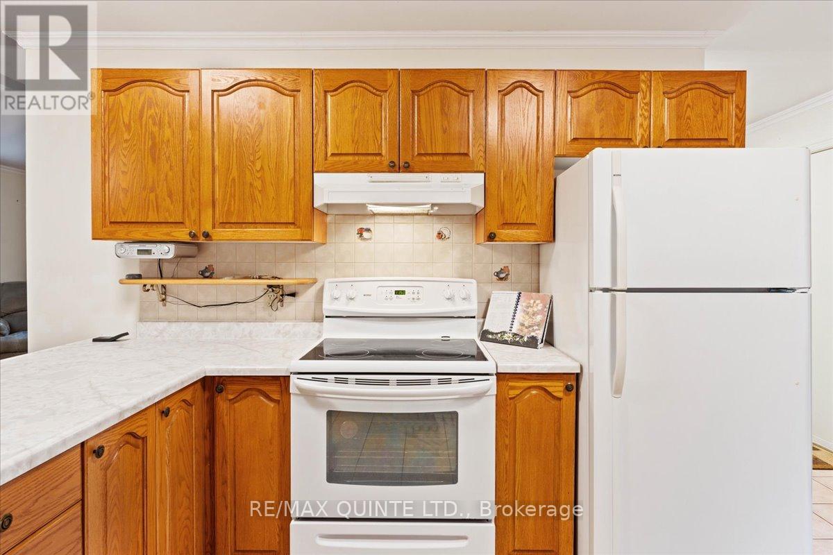 16 Maple Avenue, Prince Edward County (Picton Ward), Ontario  K0K 2T0 - Photo 15 - X12782934