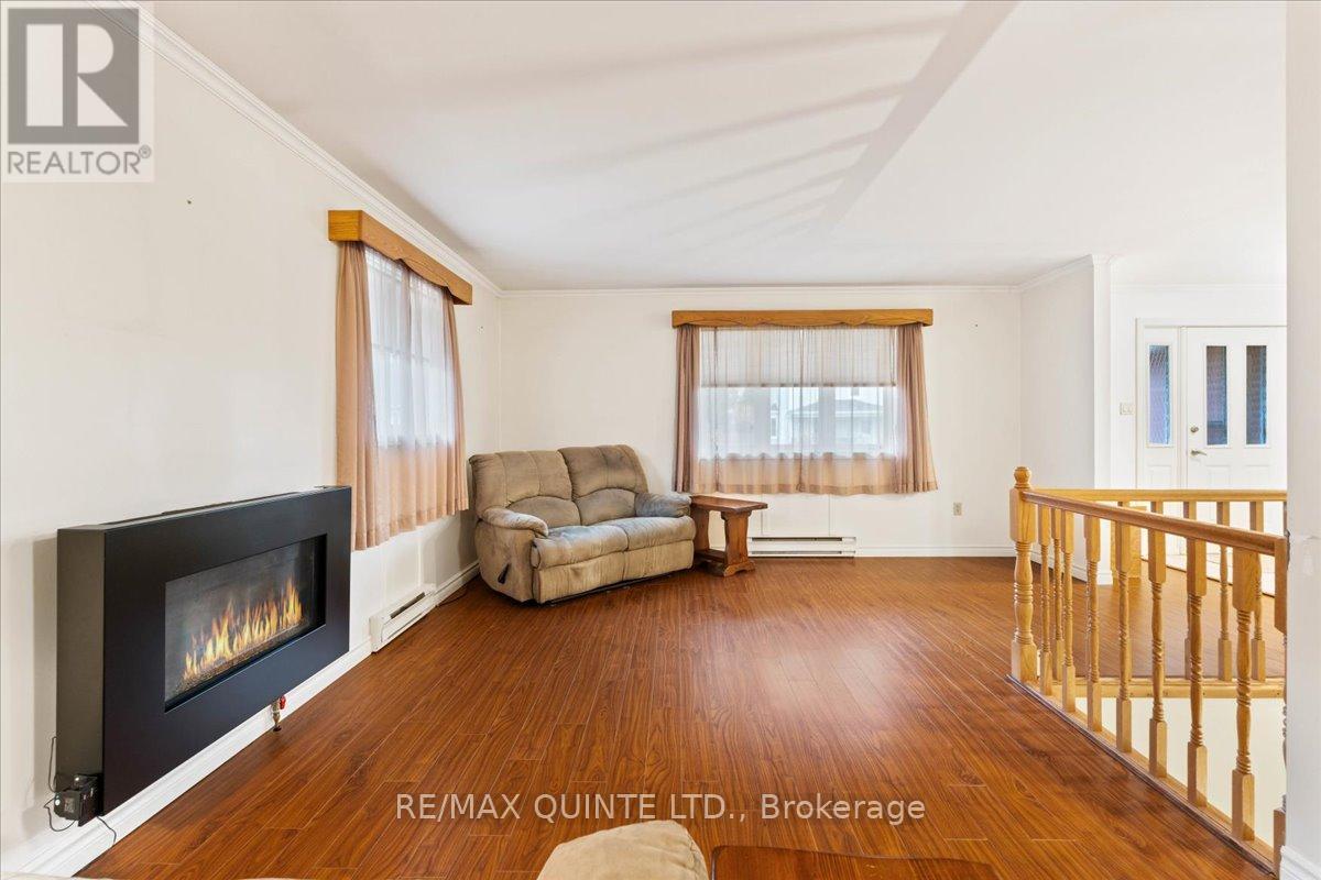 16 Maple Avenue, Prince Edward County (Picton Ward), Ontario  K0K 2T0 - Photo 26 - X12782934