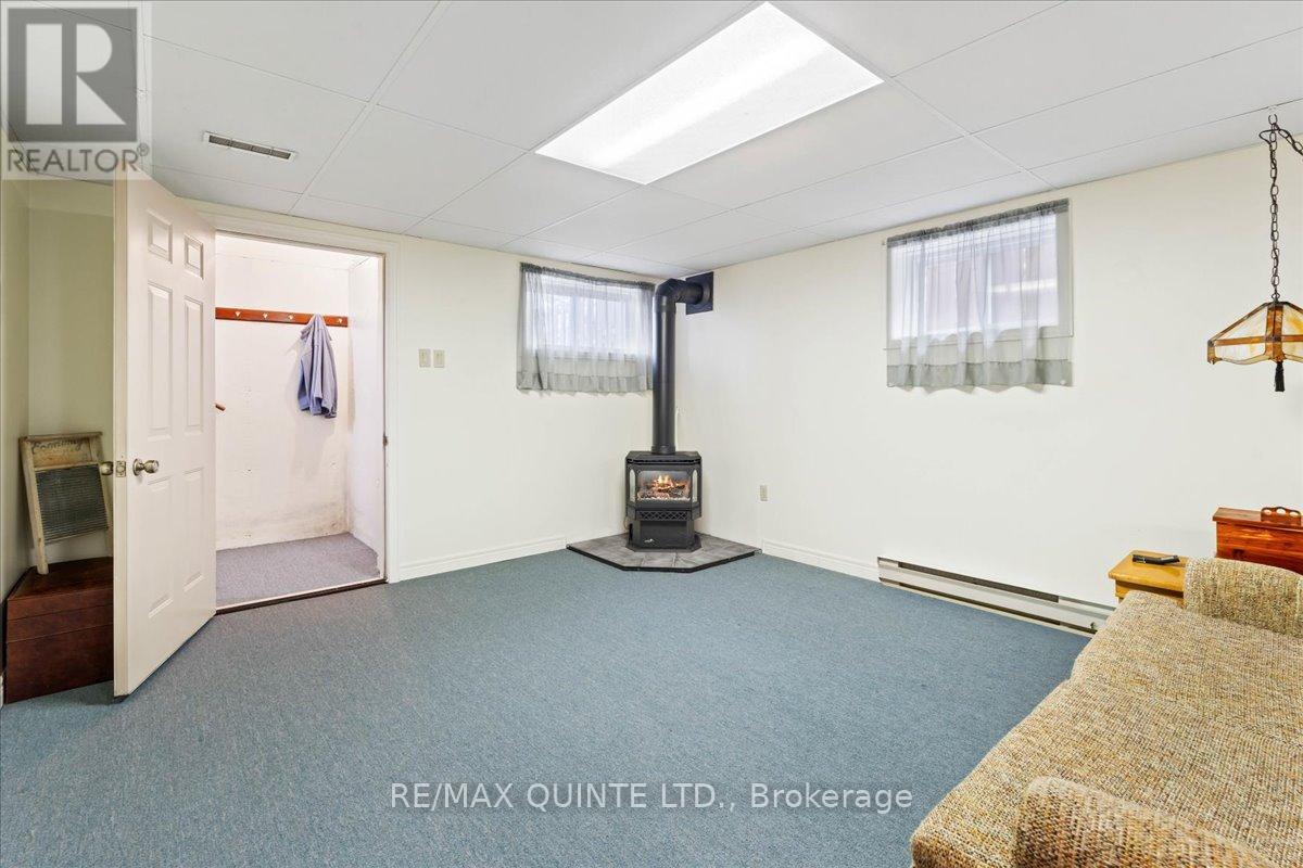 16 Maple Avenue, Prince Edward County (Picton Ward), Ontario  K0K 2T0 - Photo 28 - X12782934