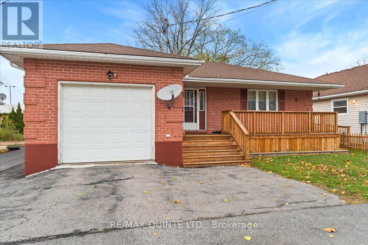 16 Maple Avenue, Prince Edward County (Picton Ward), Ontario  K0K 2T0 - Photo 3 - X12782934