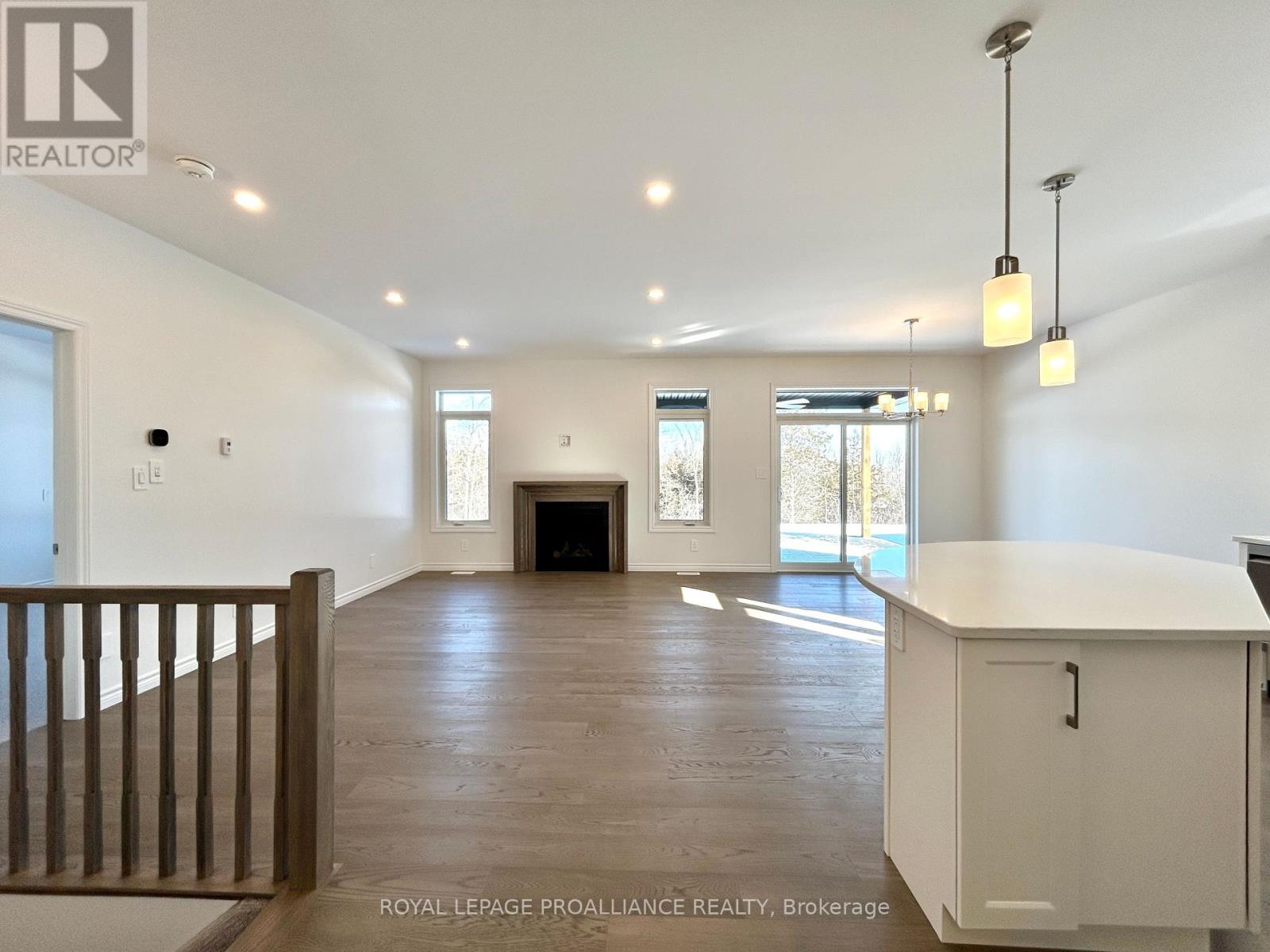 134 Stonecrest Boulevard, Quinte West (Sidney Ward), Ontario  K8R 0B4 - Photo 2 - X12782970