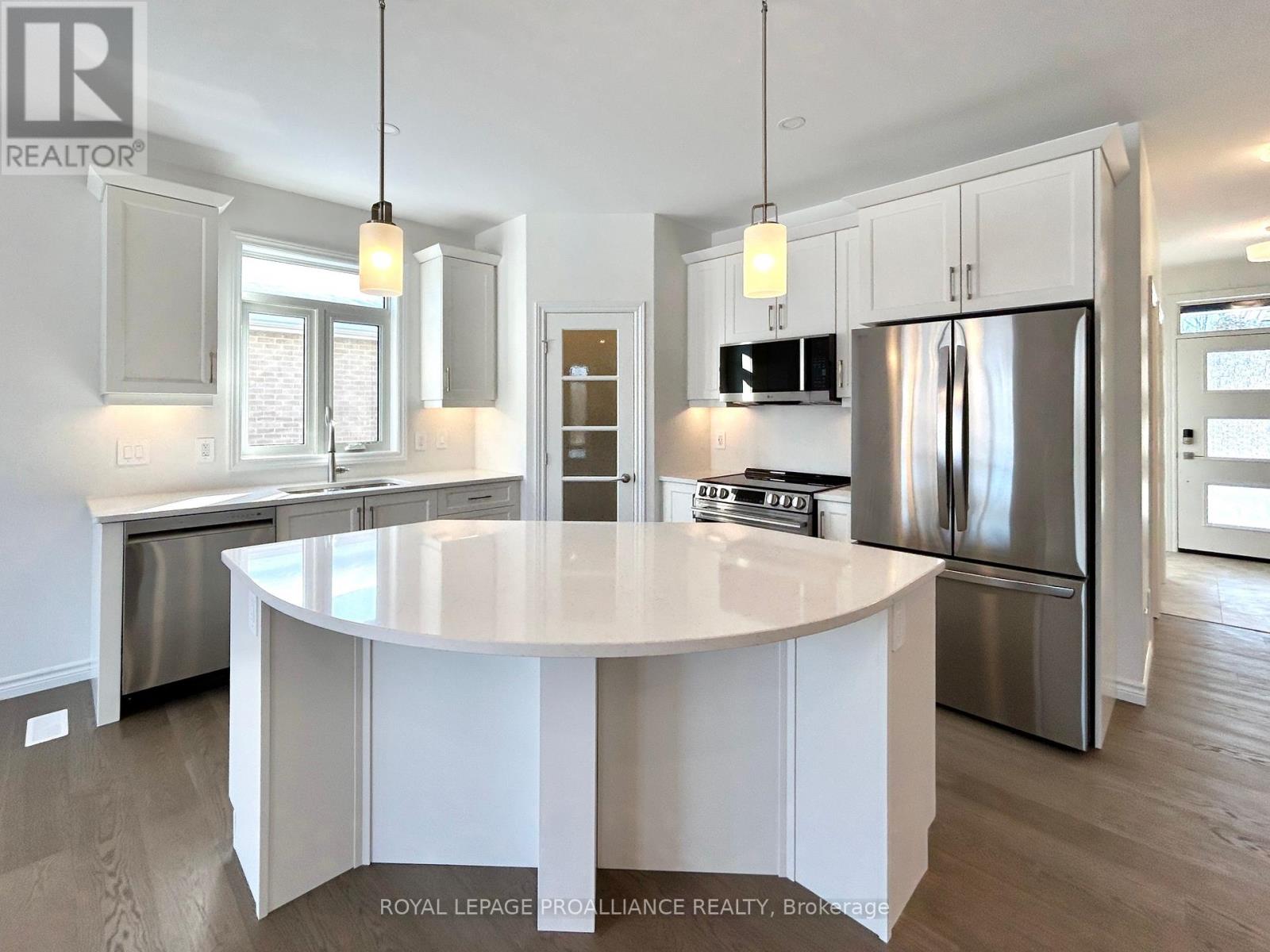 134 Stonecrest Boulevard, Quinte West (Sidney Ward), Ontario  K8R 0B4 - Photo 7 - X12782970