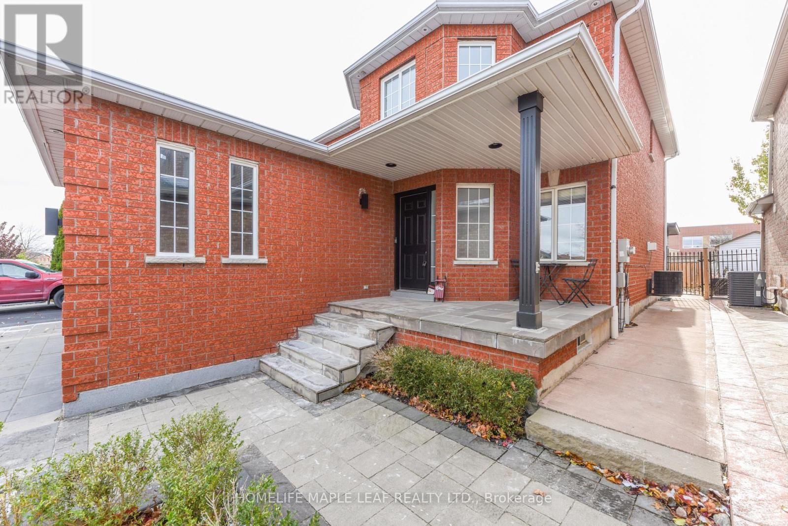 7 Southbury Manor Drive, Caledon, Ontario  L7E 1X7 - Photo 4 - W12782704