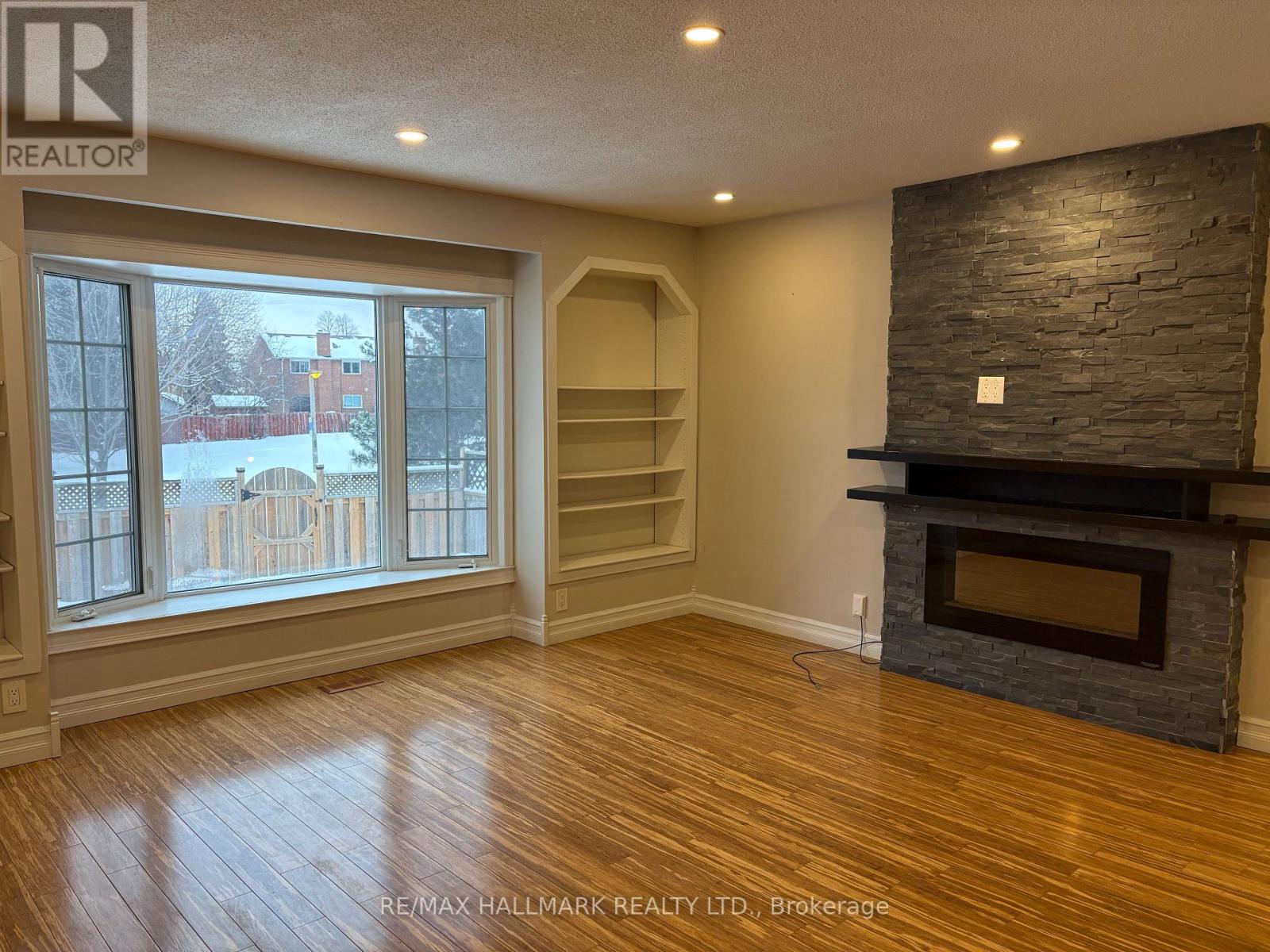 4 Simmons Boulevard, Brampton, Ontario  L6V 3V5 - Photo 2 - W12782718