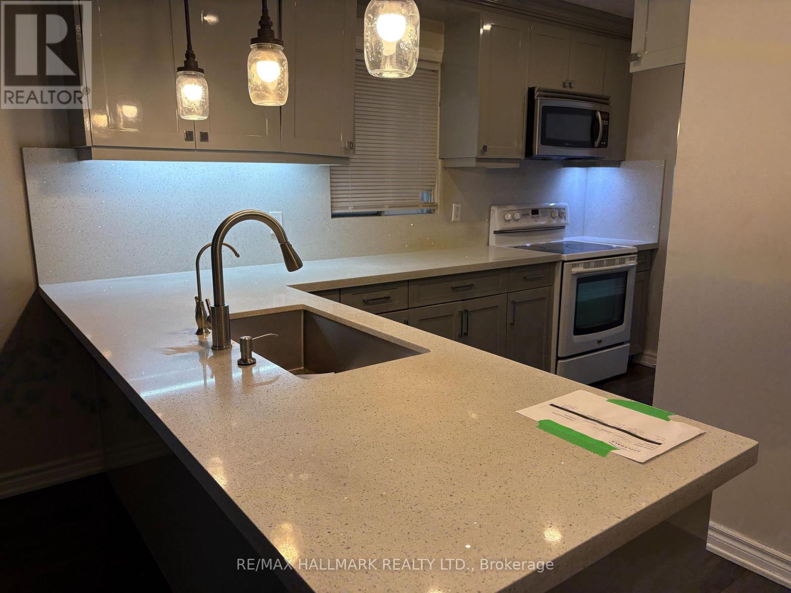 4 Simmons Boulevard, Brampton, Ontario  L6V 3V5 - Photo 3 - W12782718