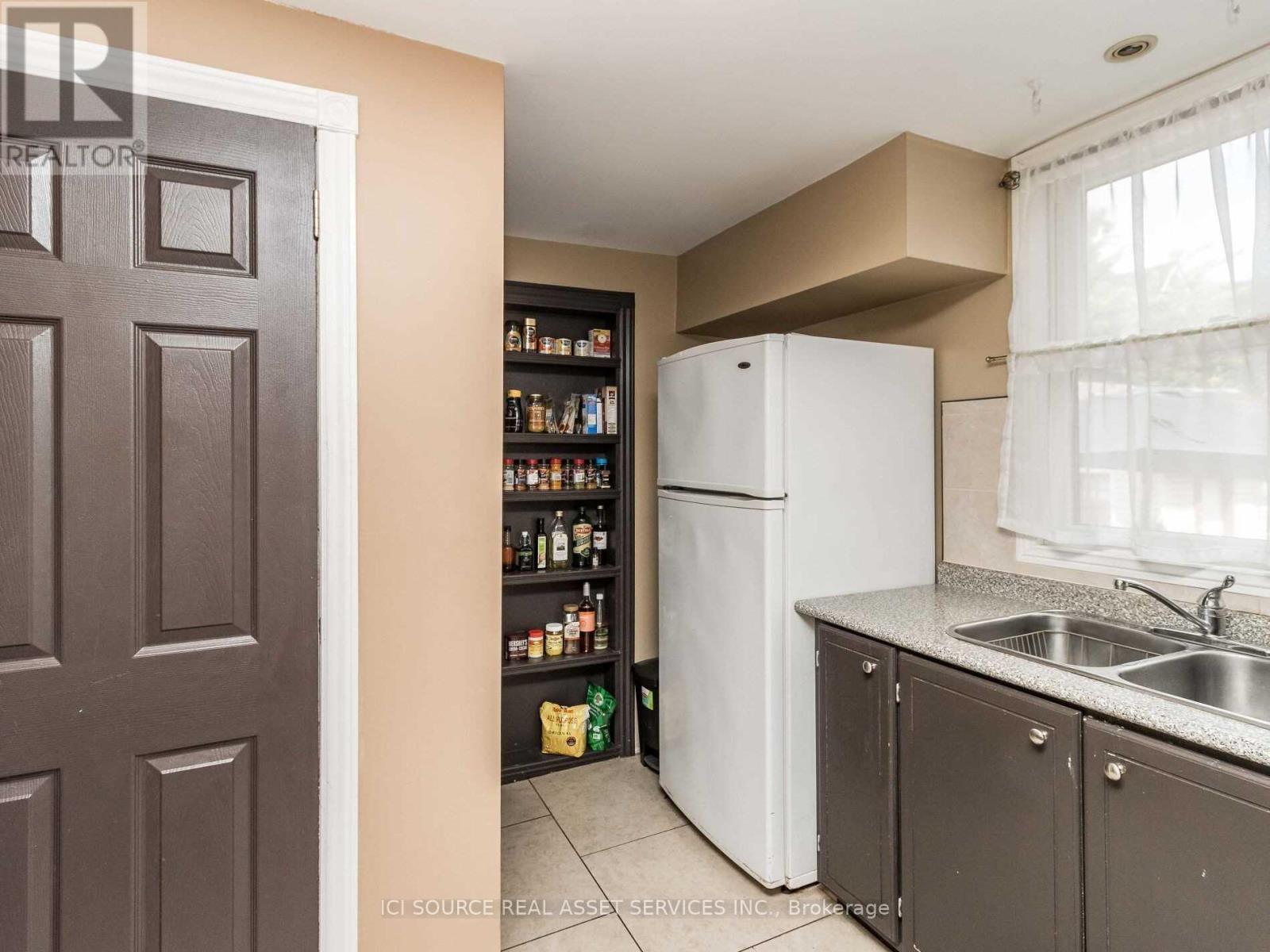 26 Mcmurchy Avenue S, Brampton, Ontario  L6Y 1Y3 - Photo 14 - W12782756