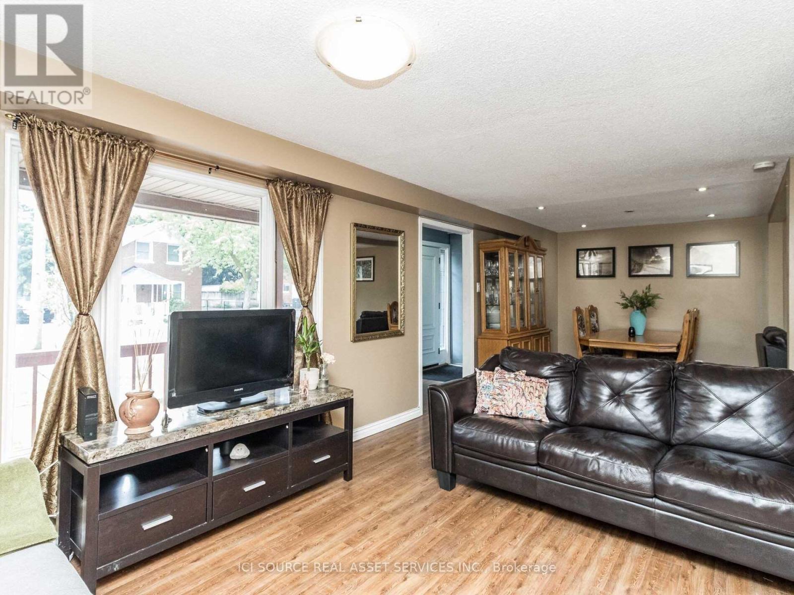 26 Mcmurchy Avenue S, Brampton, Ontario  L6Y 1Y3 - Photo 17 - W12782756