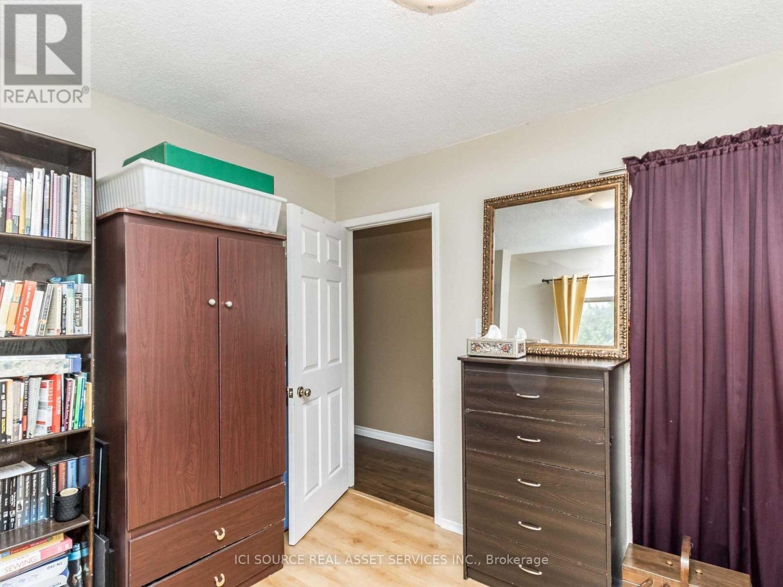 26 Mcmurchy Avenue S, Brampton, Ontario  L6Y 1Y3 - Photo 3 - W12782756