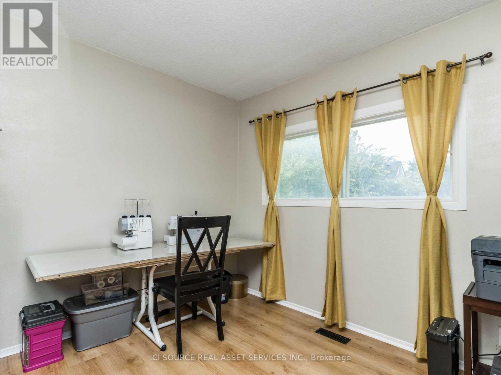 26 Mcmurchy Avenue S, Brampton, Ontario  L6Y 1Y3 - Photo 5 - W12782756