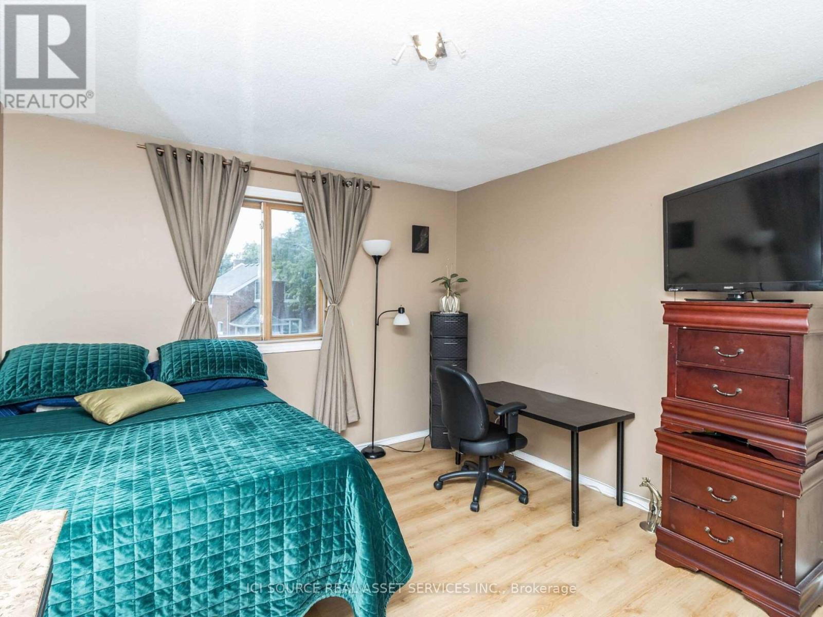 26 Mcmurchy Avenue S, Brampton, Ontario  L6Y 1Y3 - Photo 6 - W12782756