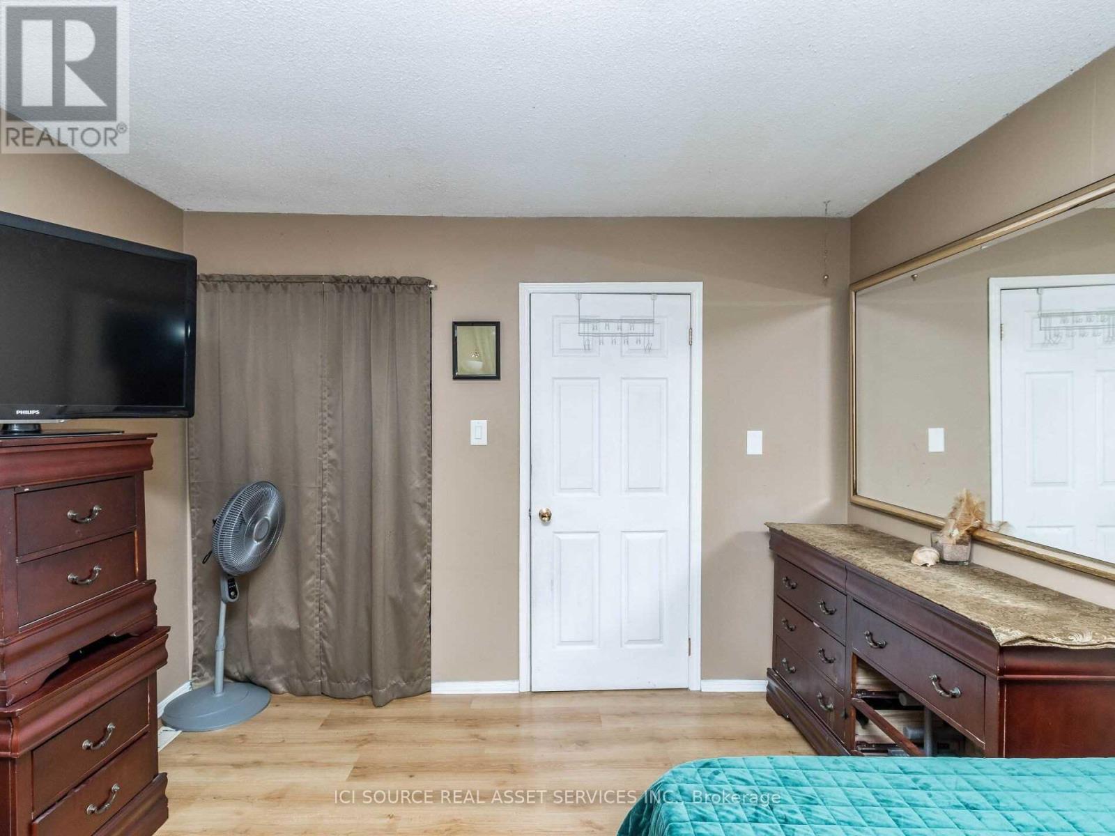 26 Mcmurchy Avenue S, Brampton, Ontario  L6Y 1Y3 - Photo 7 - W12782756