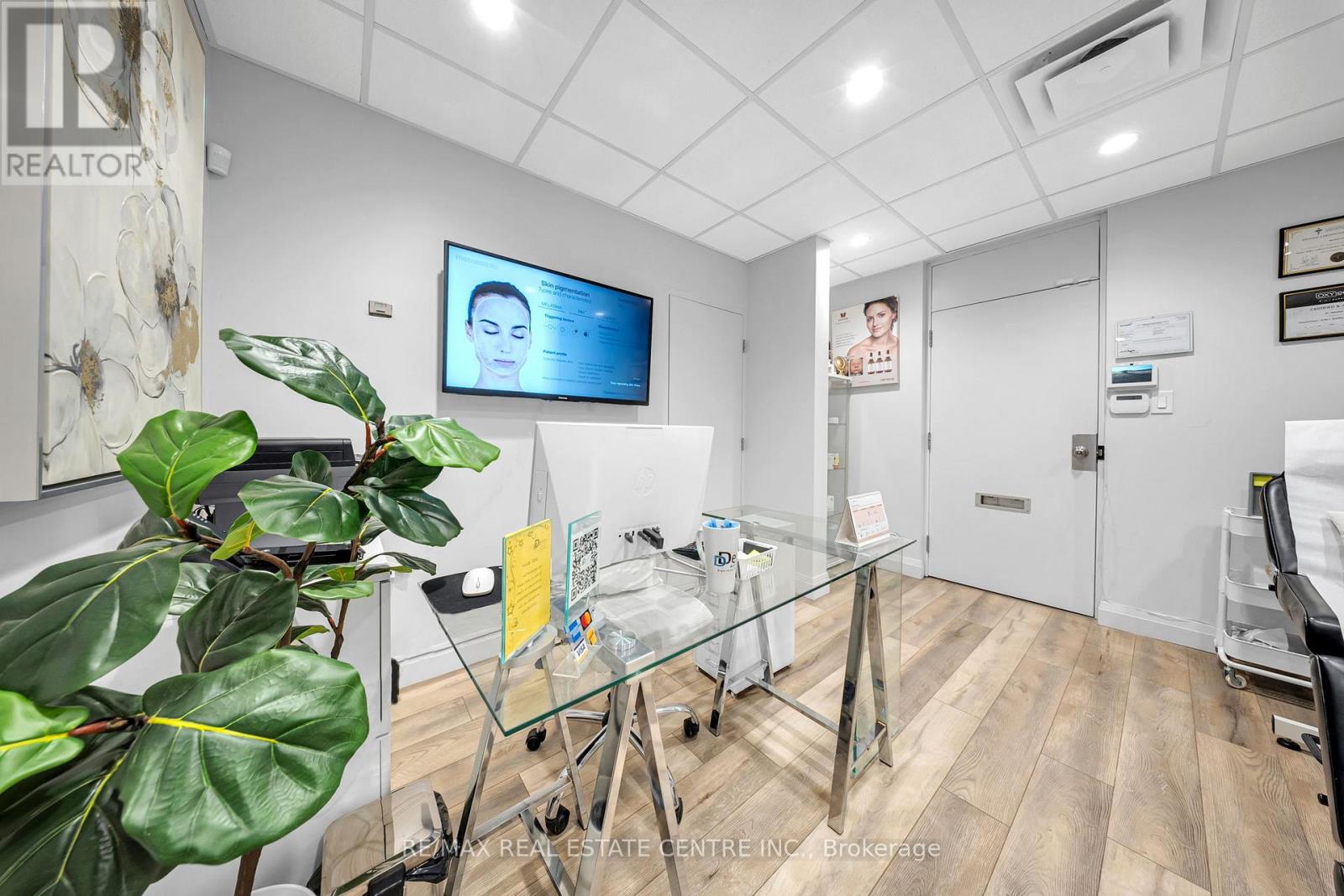 761 Brant Street, Burlington, Ontario  L7R 2H7 - Photo 10 - W12782788