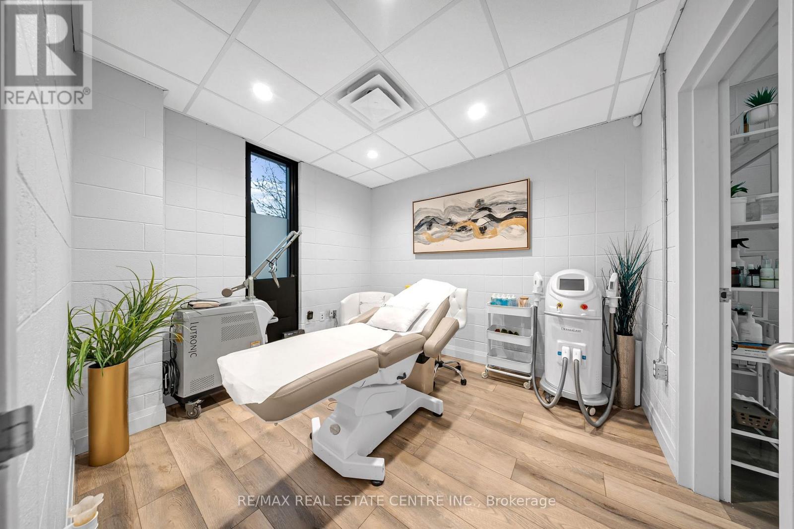 761 Brant Street, Burlington, Ontario  L7R 2H7 - Photo 11 - W12782788