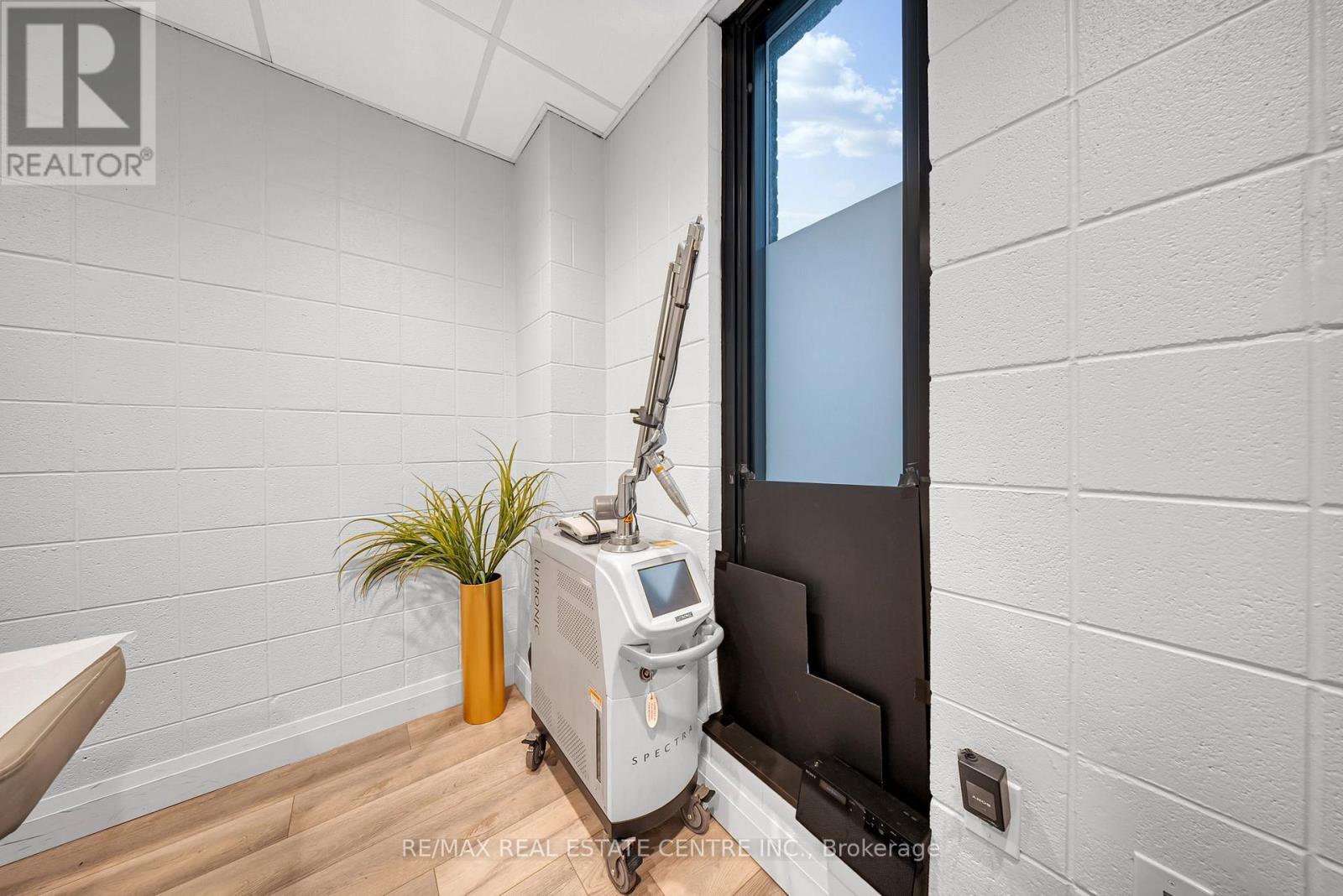 761 Brant Street, Burlington, Ontario  L7R 2H7 - Photo 13 - W12782788