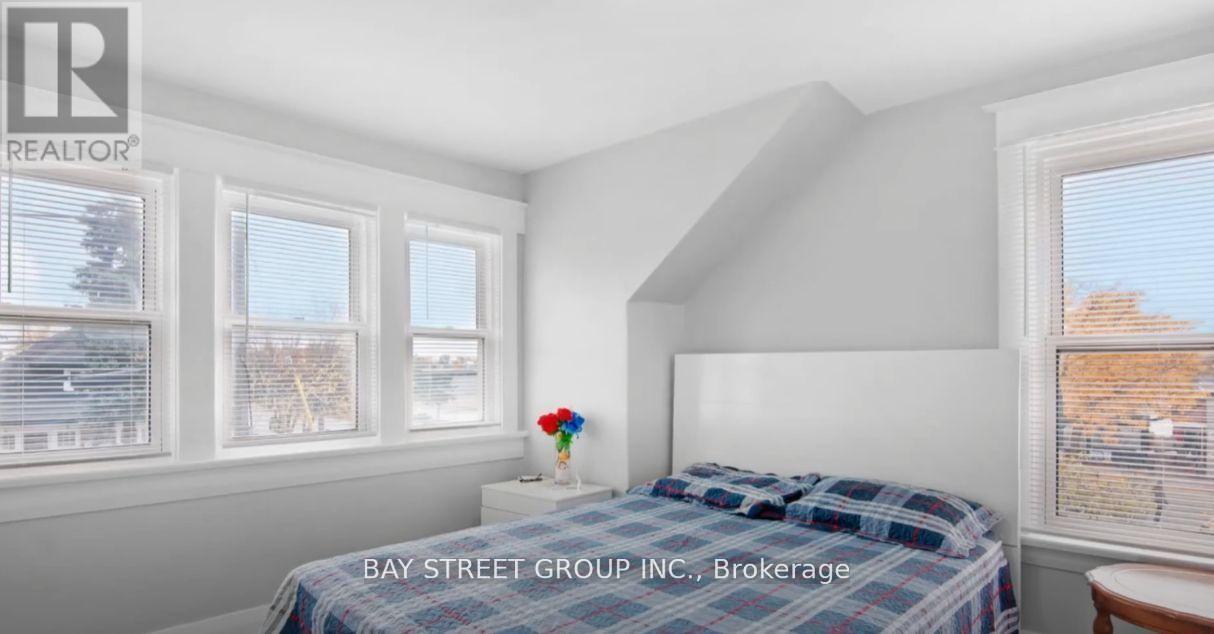 Upper - 92 Nelson Street W, Brampton, Ontario  L6X 1W2 - Photo 7 - W12782814