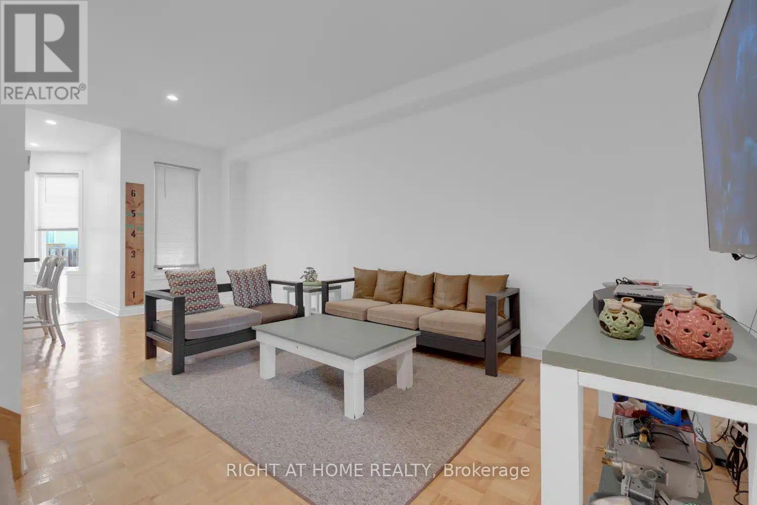 53 Silent Pond Crescent, Brampton, Ontario  L6V 4S9 - Photo 5 - W12782822