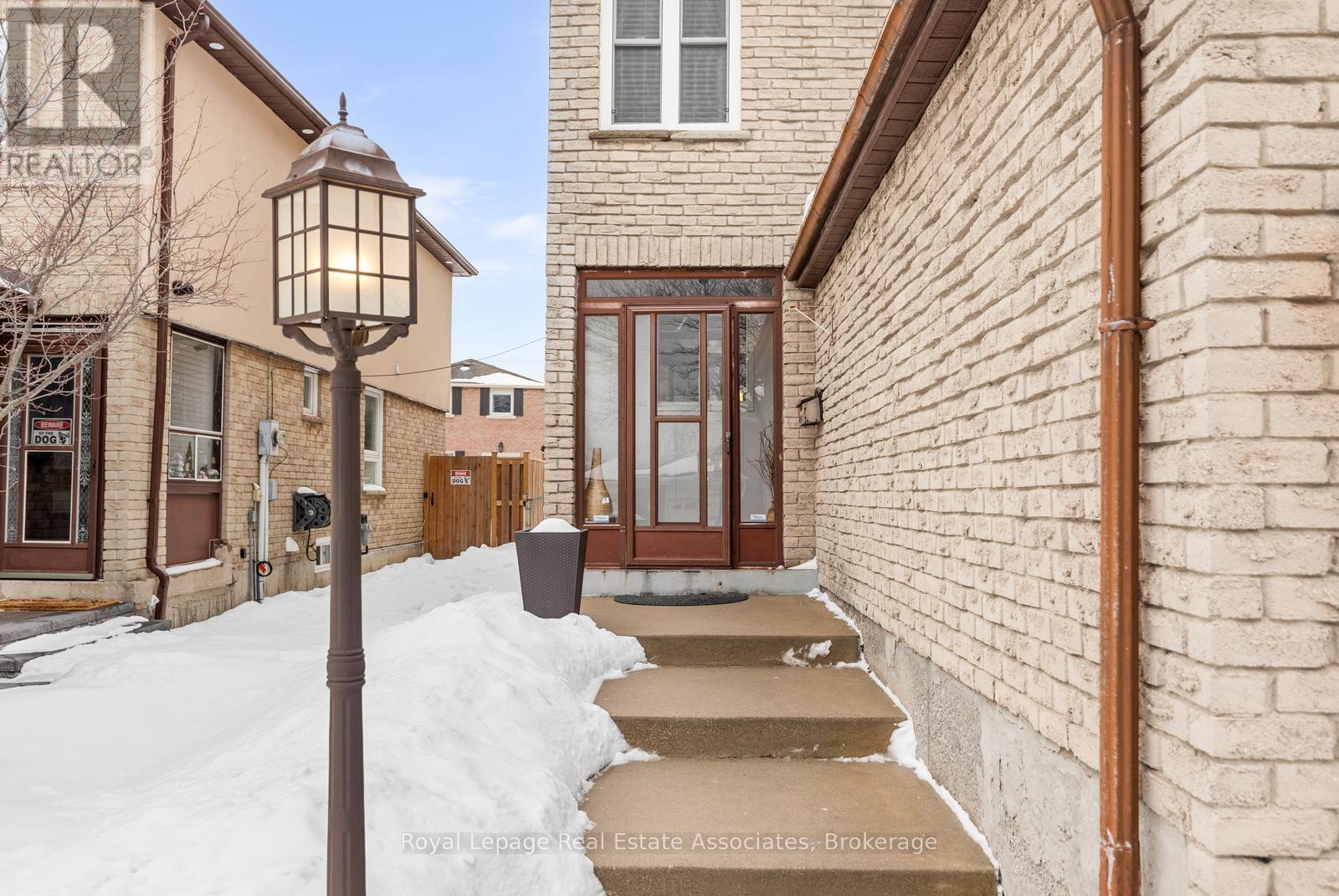 4288 Shelby Crescent, Mississauga, Ontario  L4W 3N5 - Photo 2 - W12782838