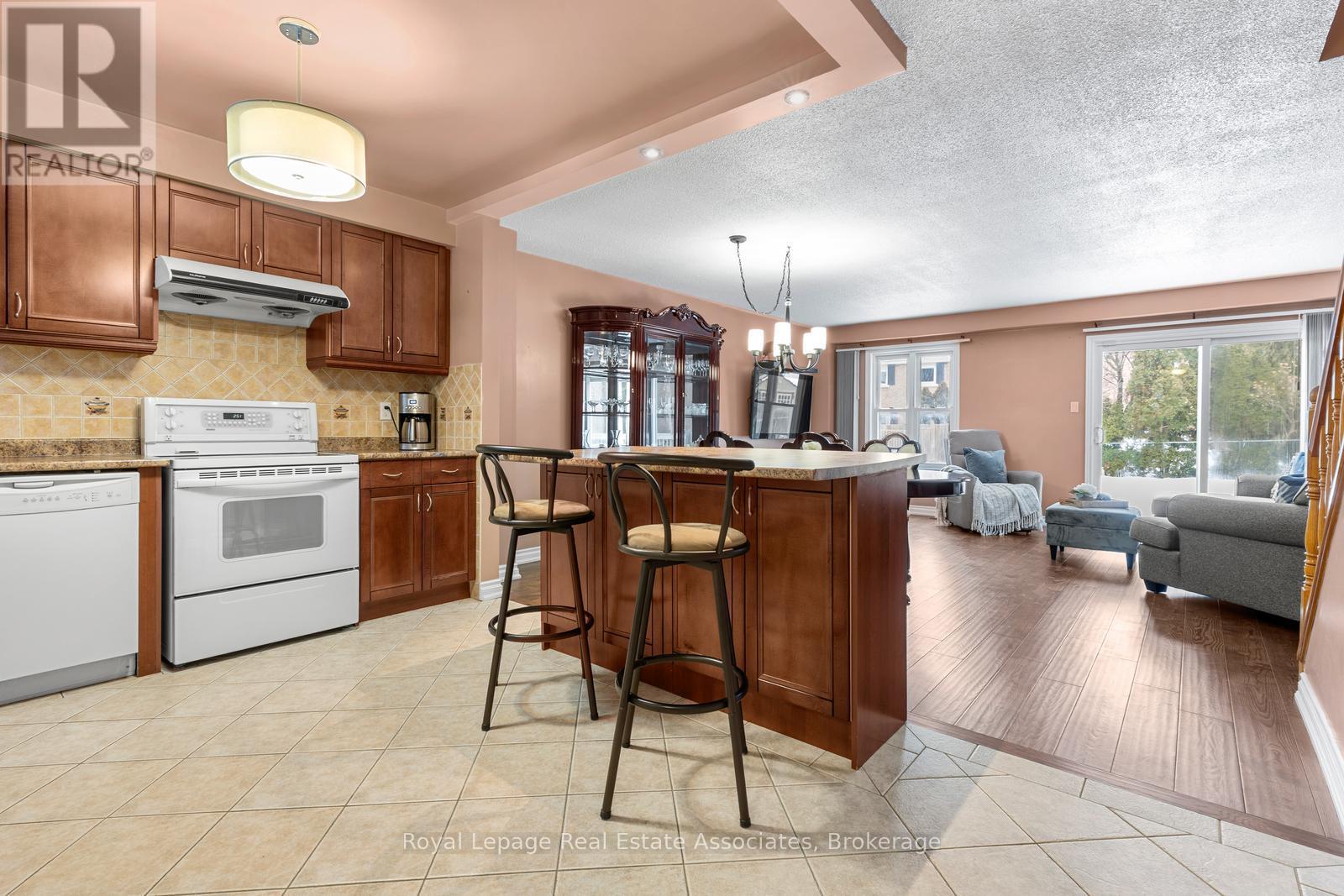 4288 Shelby Crescent, Mississauga, Ontario  L4W 3N5 - Photo 4 - W12782838