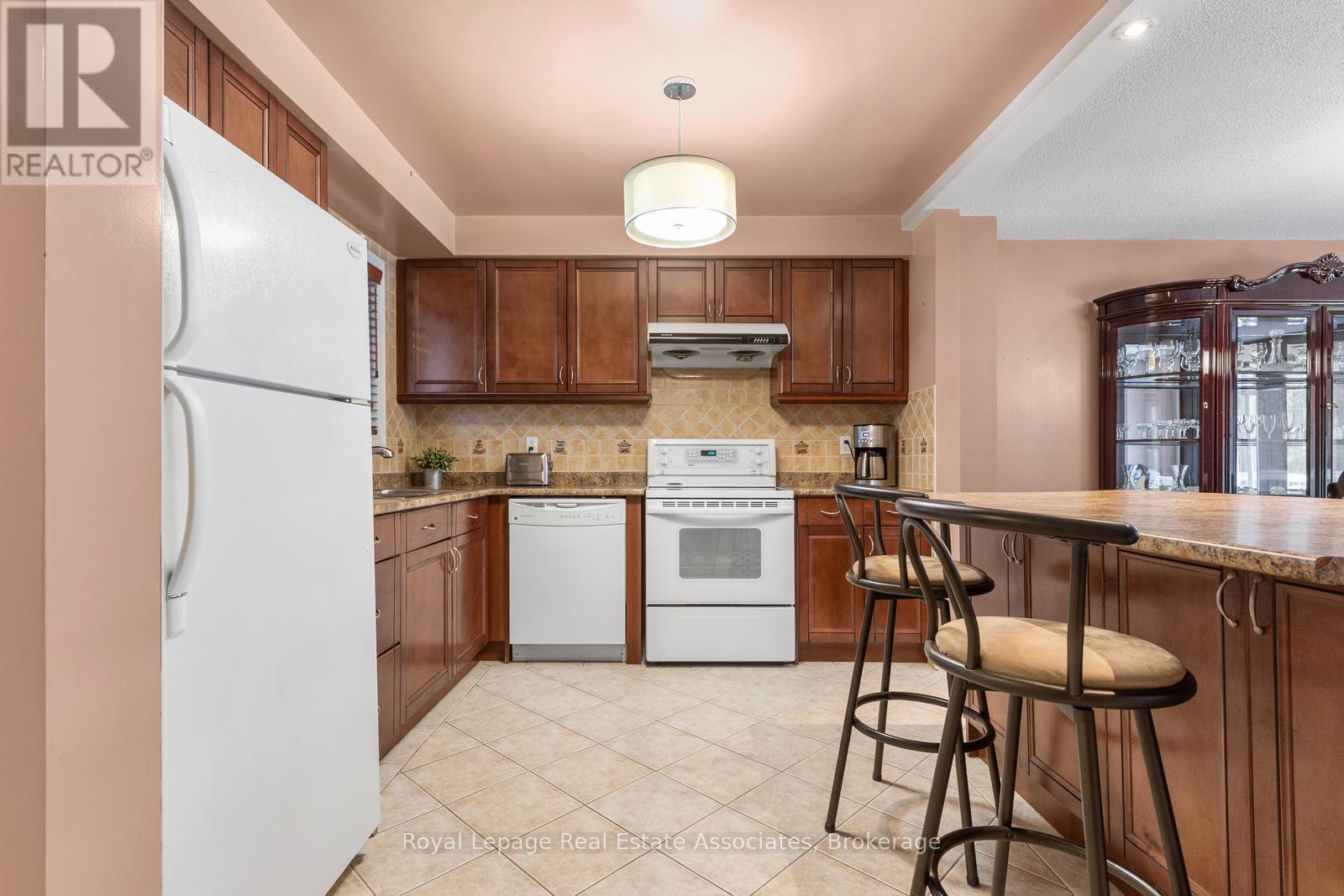 4288 Shelby Crescent, Mississauga, Ontario  L4W 3N5 - Photo 5 - W12782838