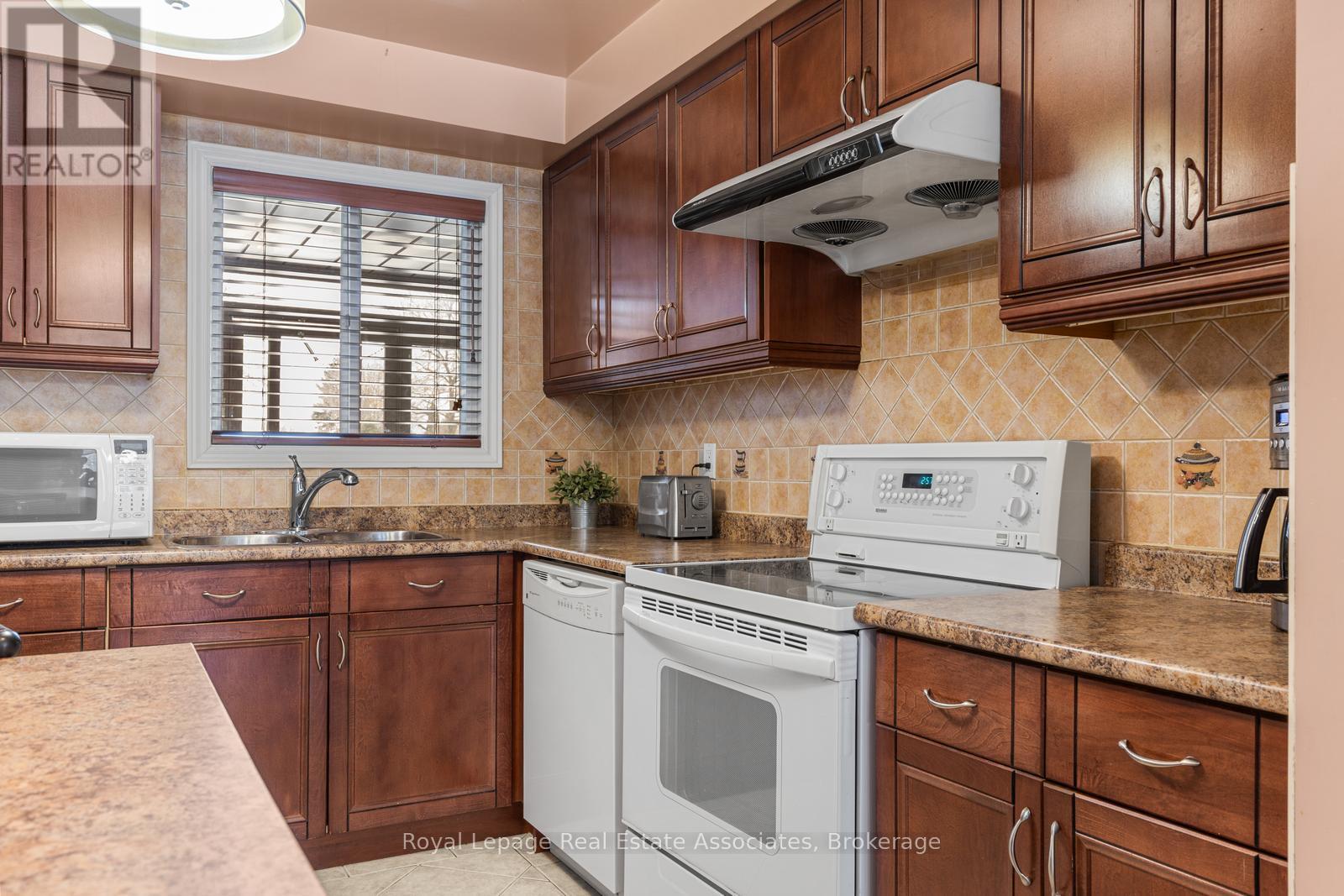 4288 Shelby Crescent, Mississauga, Ontario  L4W 3N5 - Photo 8 - W12782838