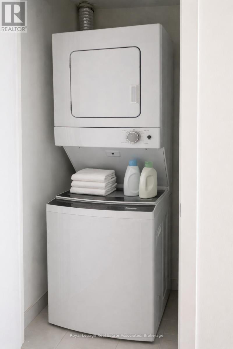 1215 - 220 Missinnihe Way, Mississauga (Port Credit), Ontario  L5H 0A9 - Photo 10 - W12782840