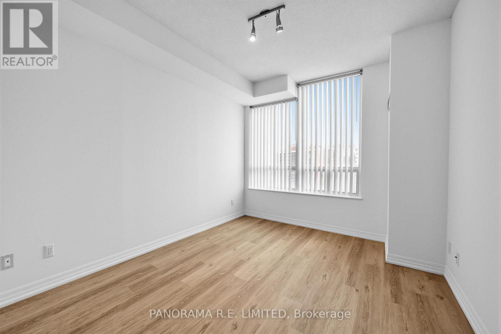 1705 - 1359 Rathburn Road E, Mississauga (Rathwood), Ontario  L4W 5P7 - Photo 11 - W12778332