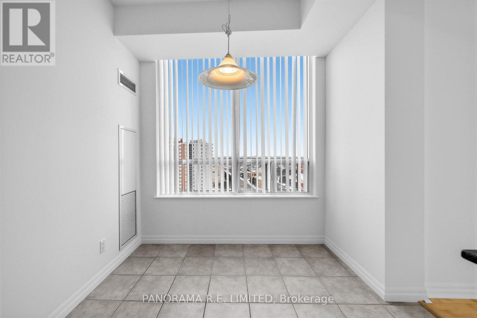 1705 - 1359 Rathburn Road E, Mississauga (Rathwood), Ontario  L4W 5P7 - Photo 10 - W12778332