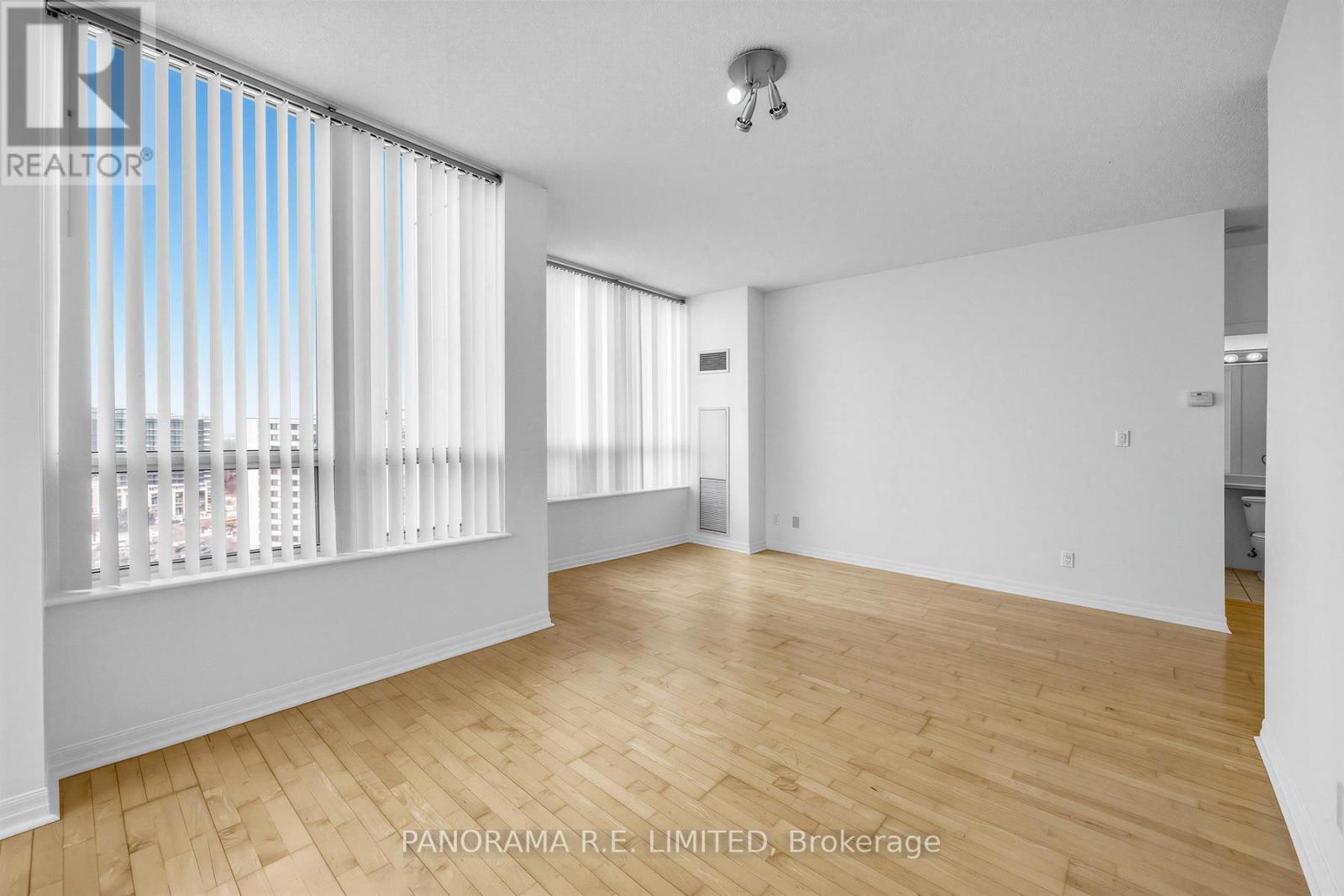 1705 - 1359 Rathburn Road E, Mississauga (Rathwood), Ontario  L4W 5P7 - Photo 4 - W12778332