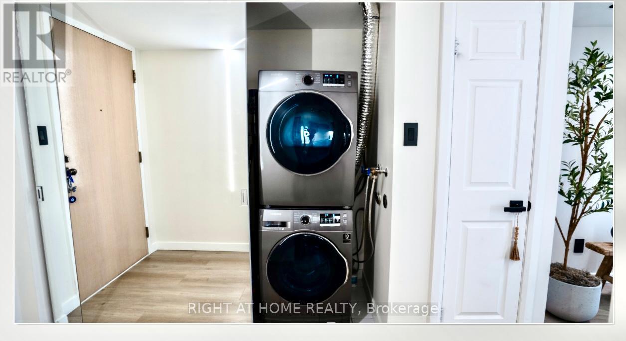 1705 - 50 Eglinton Avenue, Mississauga, Ontario  L5R 3P5 - Photo 12 - W12646384