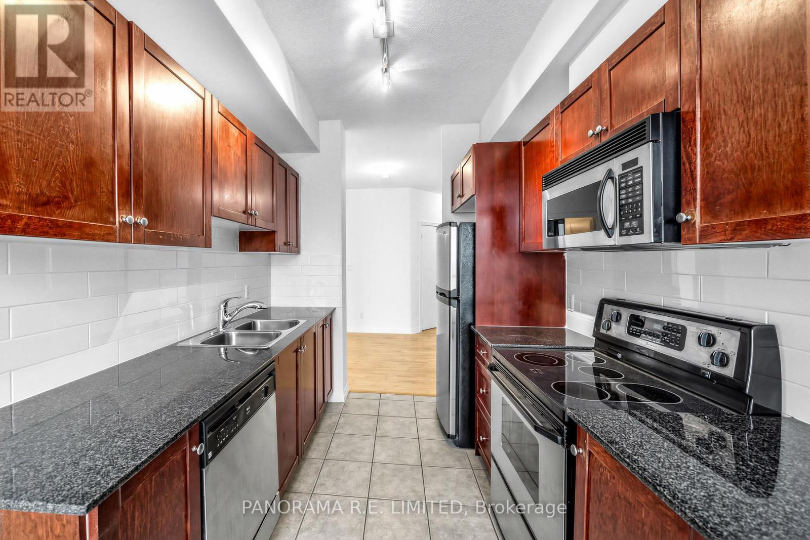 1705 - 1359 Rathburn Road E, Mississauga (Rathwood), Ontario  L4W 5P7 - Photo 7 - W12778332