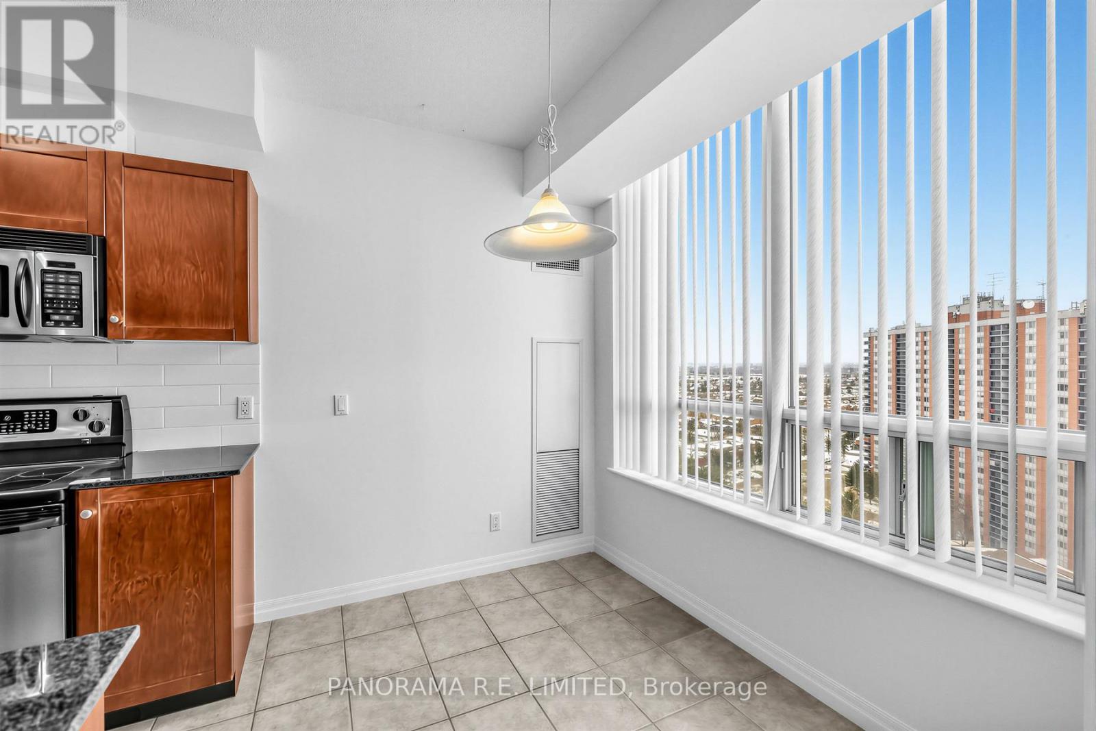 1705 - 1359 Rathburn Road E, Mississauga (Rathwood), Ontario  L4W 5P7 - Photo 9 - W12778332