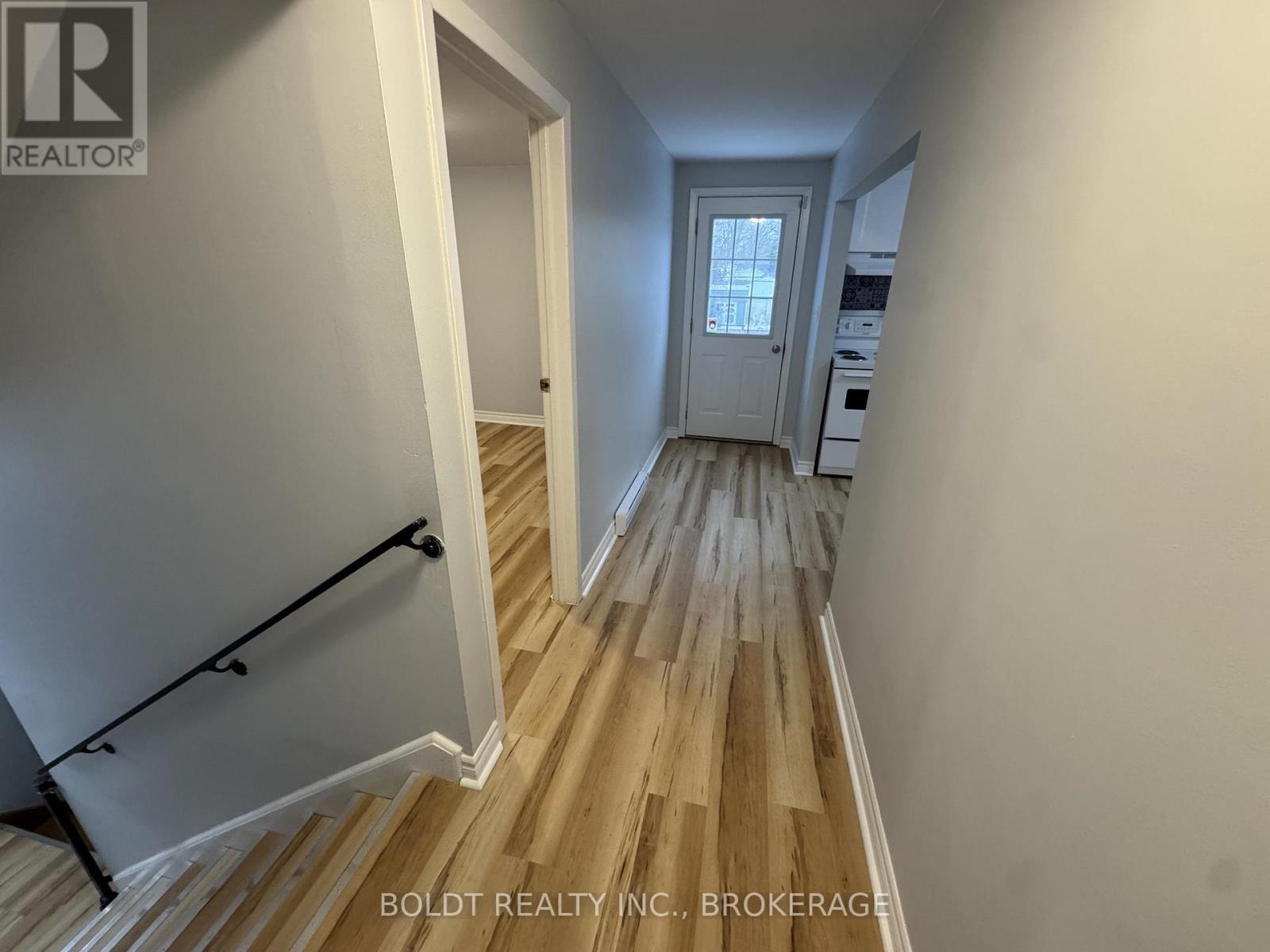 2 - 396 Oxford Avenue, Fort Erie, Ontario  L0S 1B0 - Photo 3 - X12782914