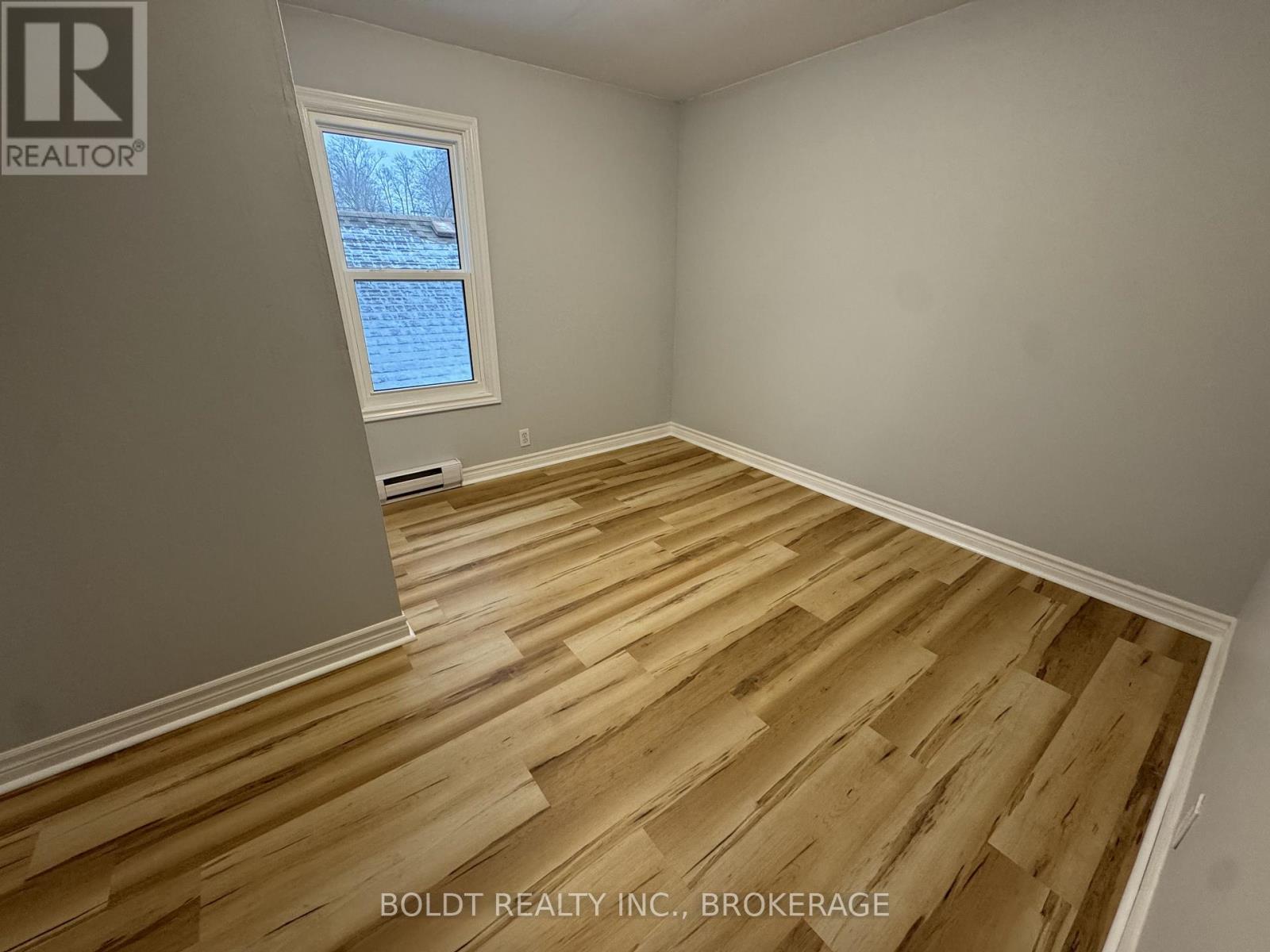 2 - 396 Oxford Avenue, Fort Erie, Ontario  L0S 1B0 - Photo 6 - X12782914