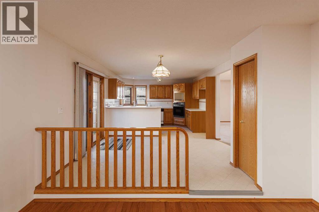 39 Signature Mews Sw, Calgary, Alberta  t3h 2v6 - Photo 10 - A2285299