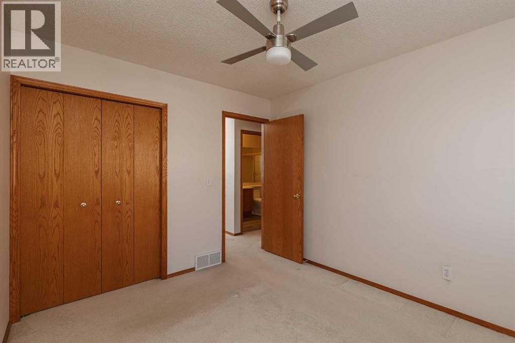 39 Signature Mews Sw, Calgary, Alberta  t3h 2v6 - Photo 18 - A2285299