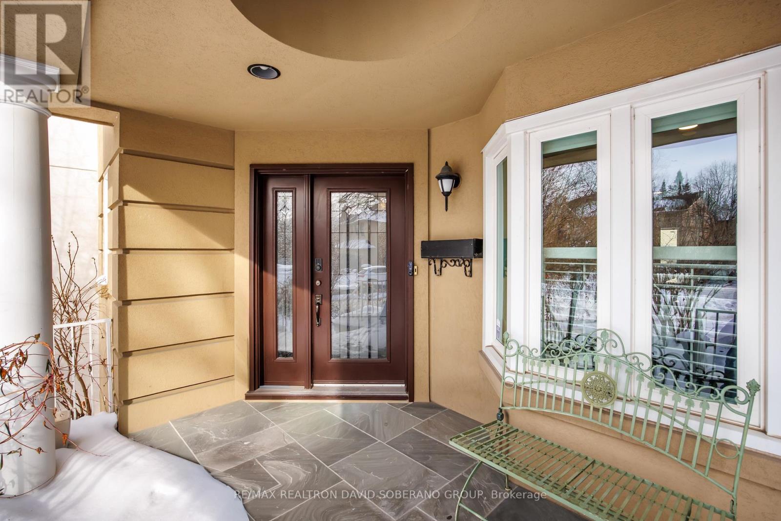 11 Thamesford Court, Toronto, Ontario  M3H 5Z9 - Photo 3 - C12782920