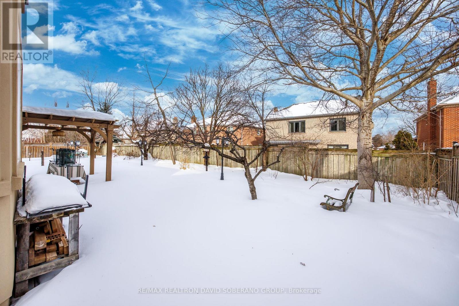 11 Thamesford Court, Toronto, Ontario  M3H 5Z9 - Photo 33 - C12782920